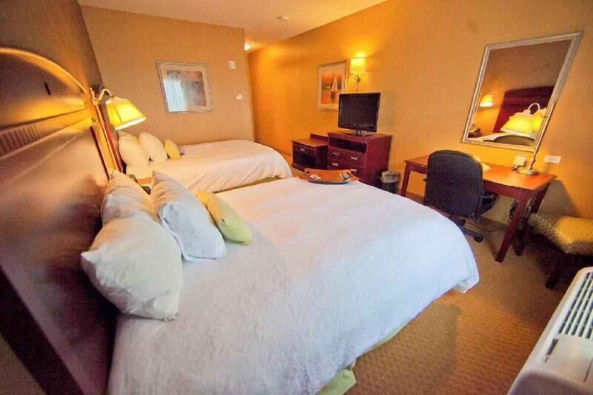 Pillowtop beds, desk, laptop workspace, blackout drapes