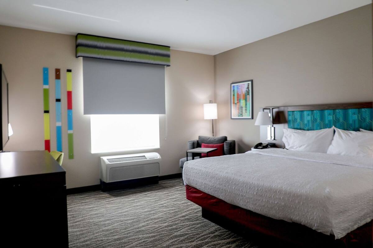 Pillowtop beds, desk, laptop workspace, blackout drapes