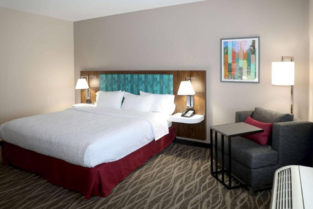 Pillowtop beds, desk, laptop workspace, blackout drapes