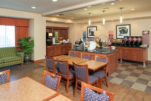 Restaurant - Hampton Inn Macomb (Macomb)