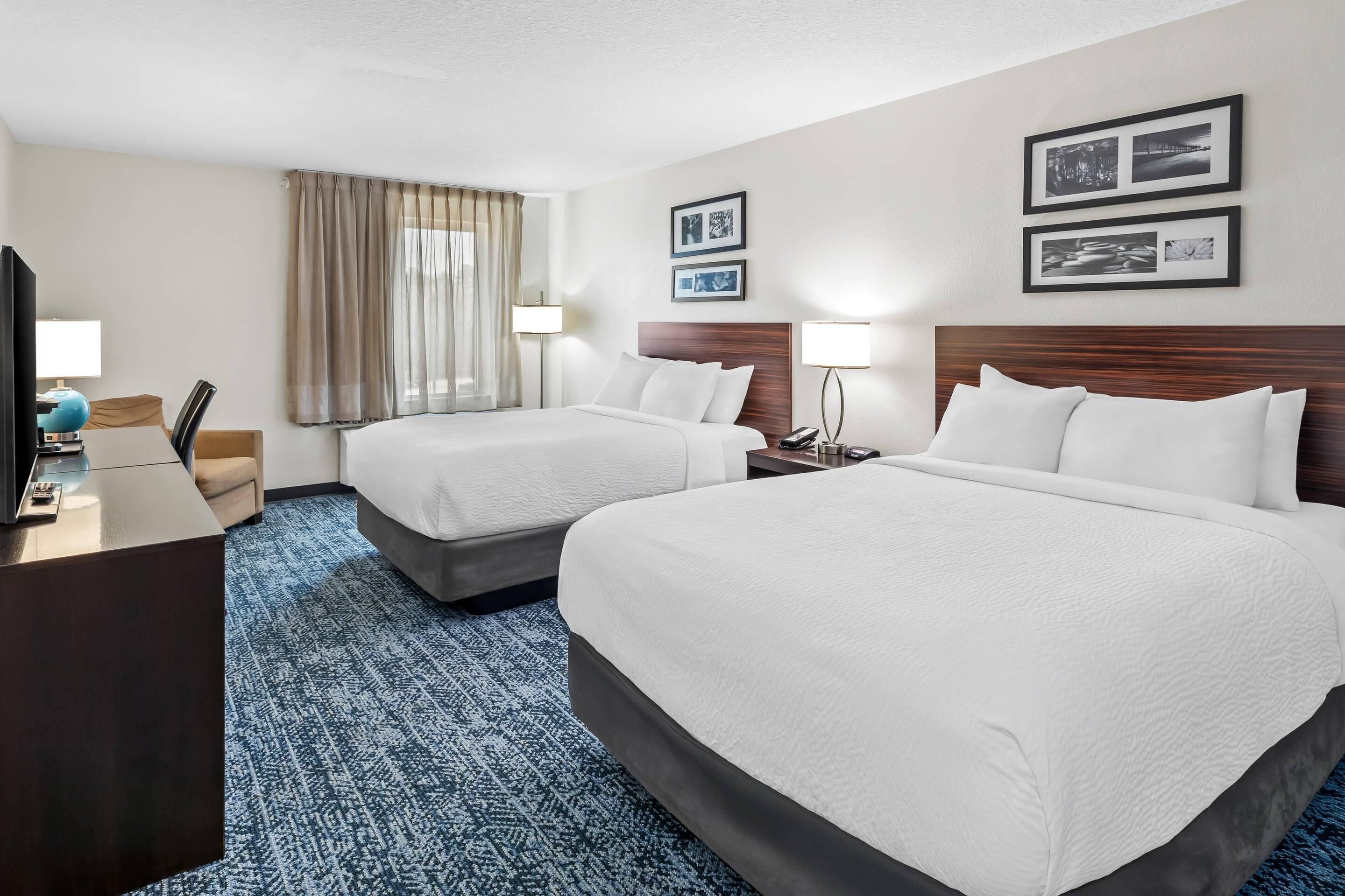 標準客房, 2 張加大雙人床, 非吸煙房 | 書桌、熨斗/熨衣板、搖籃/嬰兒床、免費無線上網