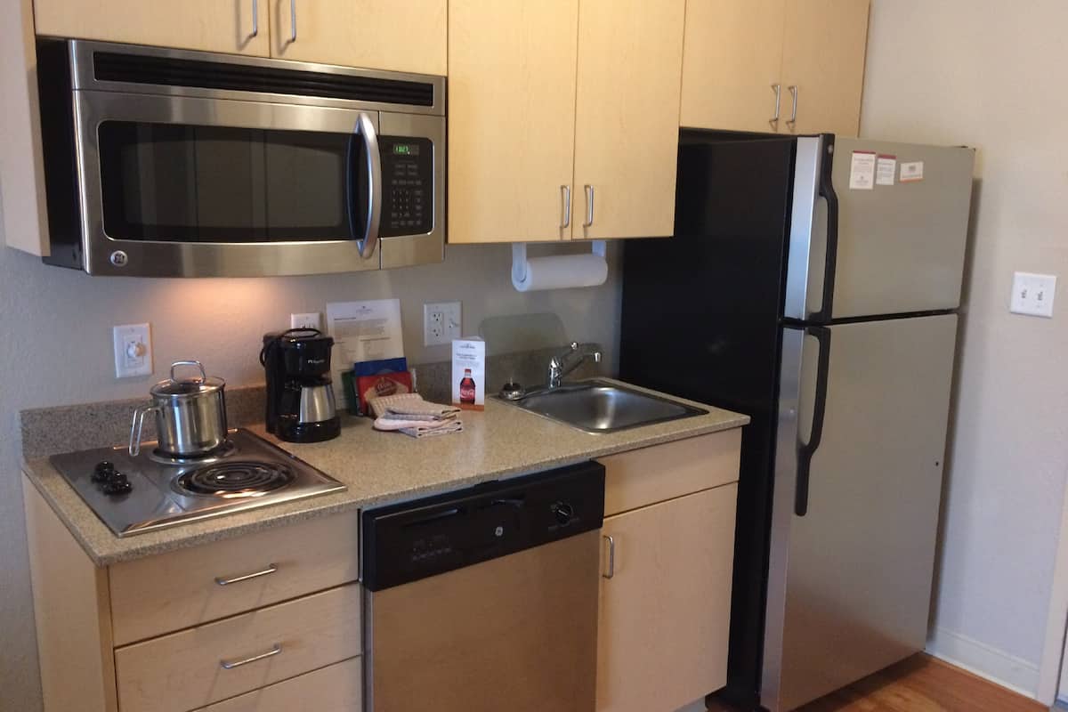 fridge, microwave, stovetop, dishwasher