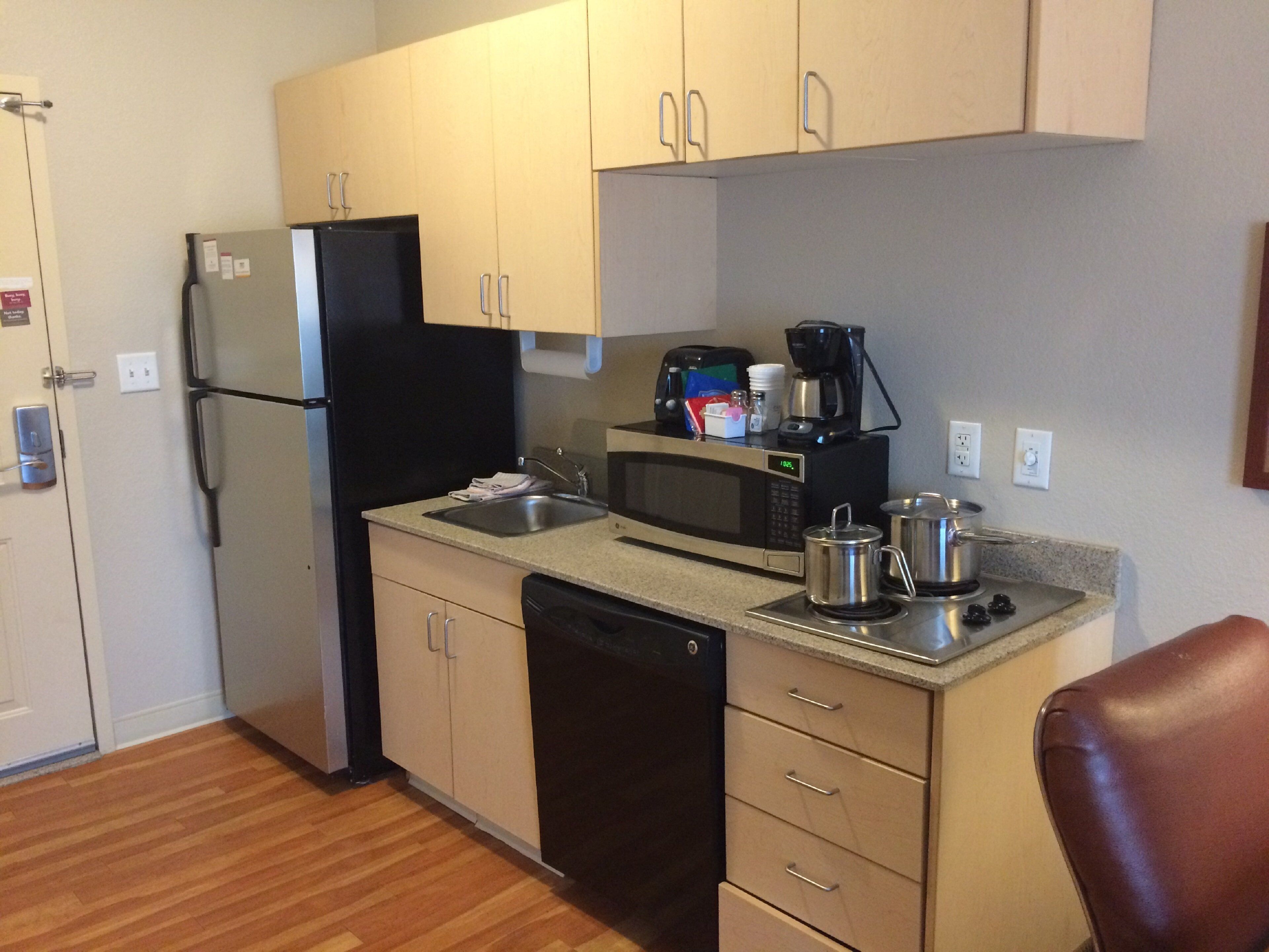 fridge, microwave, stovetop, dishwasher