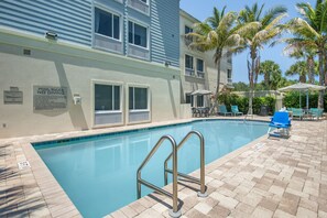 A pool area with a no diving sign, lounge chairs, and palm trees. - Springhill Suites by Marriott Vero Beach (Vero Beach)