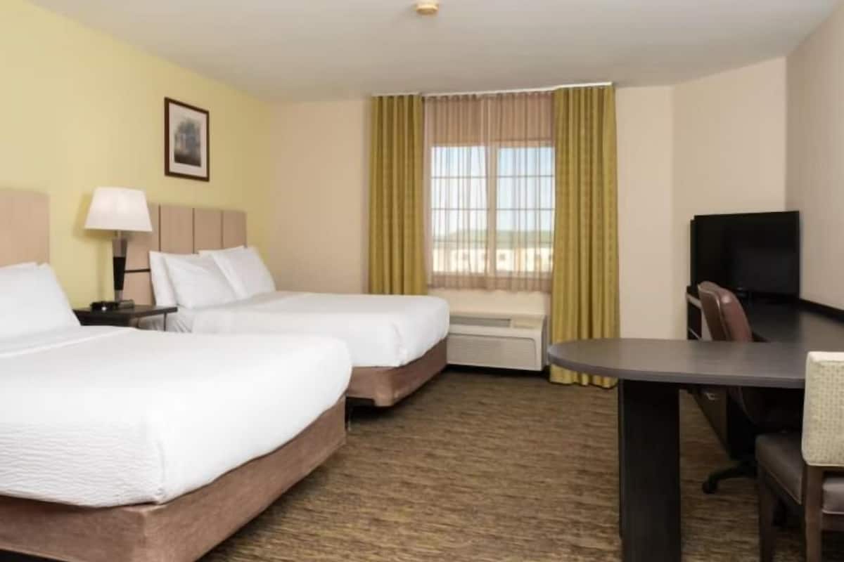 1 bedroom, in-room safe, desk, iron/ironing board
