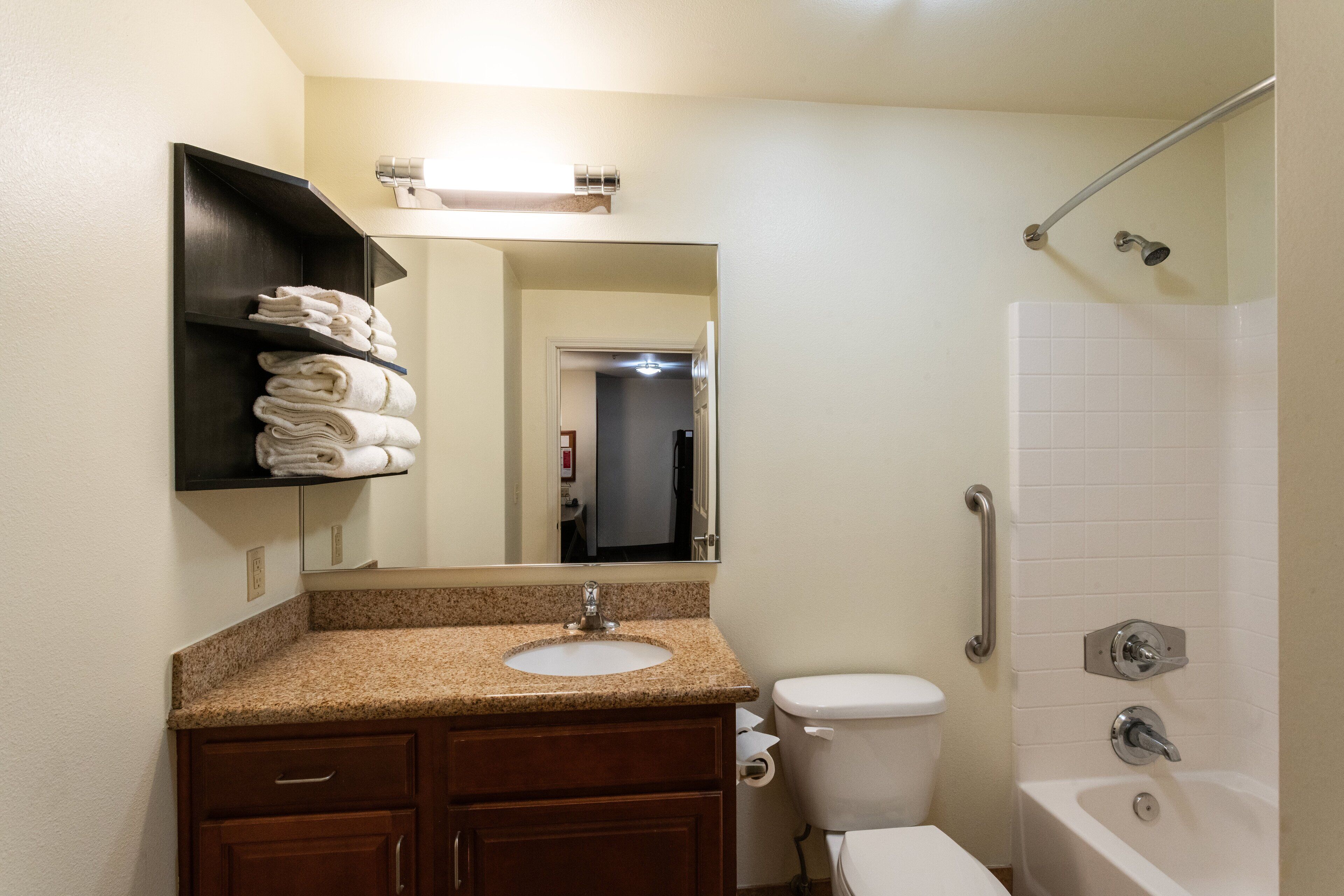 suite, 1 king bed with sofa bed | bathroom | combined shower/bathtub, free toiletries, hair dryer, towels