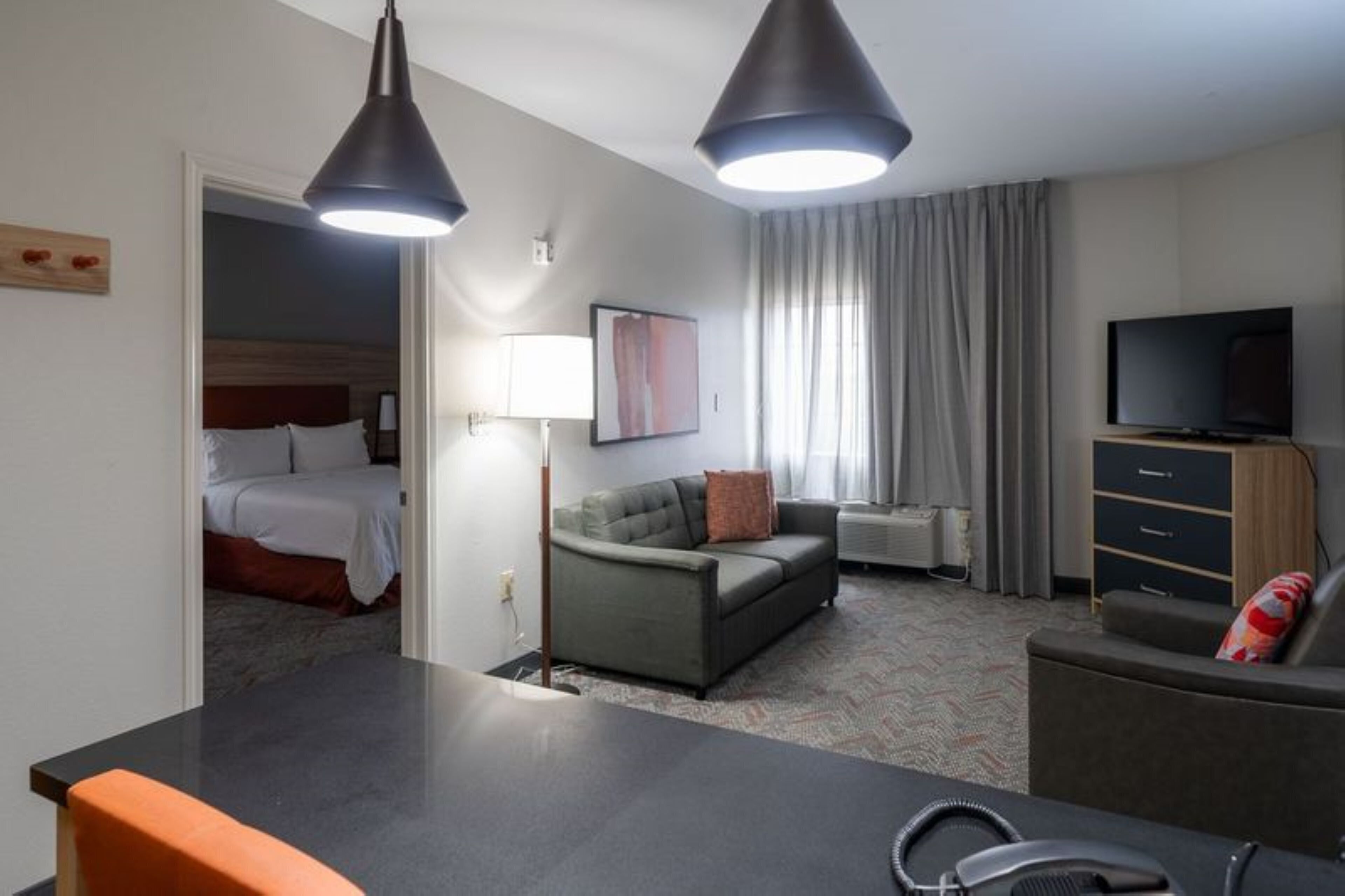 suite, 1 bedroom, non smoking | 1 bedroom, in-room safe, individually decorated, individually furnished