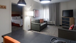 Suite, 1 soverom | Safe på rommet, skrivebord, strykejern/-brett og barnesenger