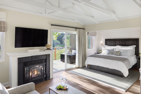 Superior Guestroom | 1 soverom, sengetøy av topp kvalitet, dundyner og safe på rommet