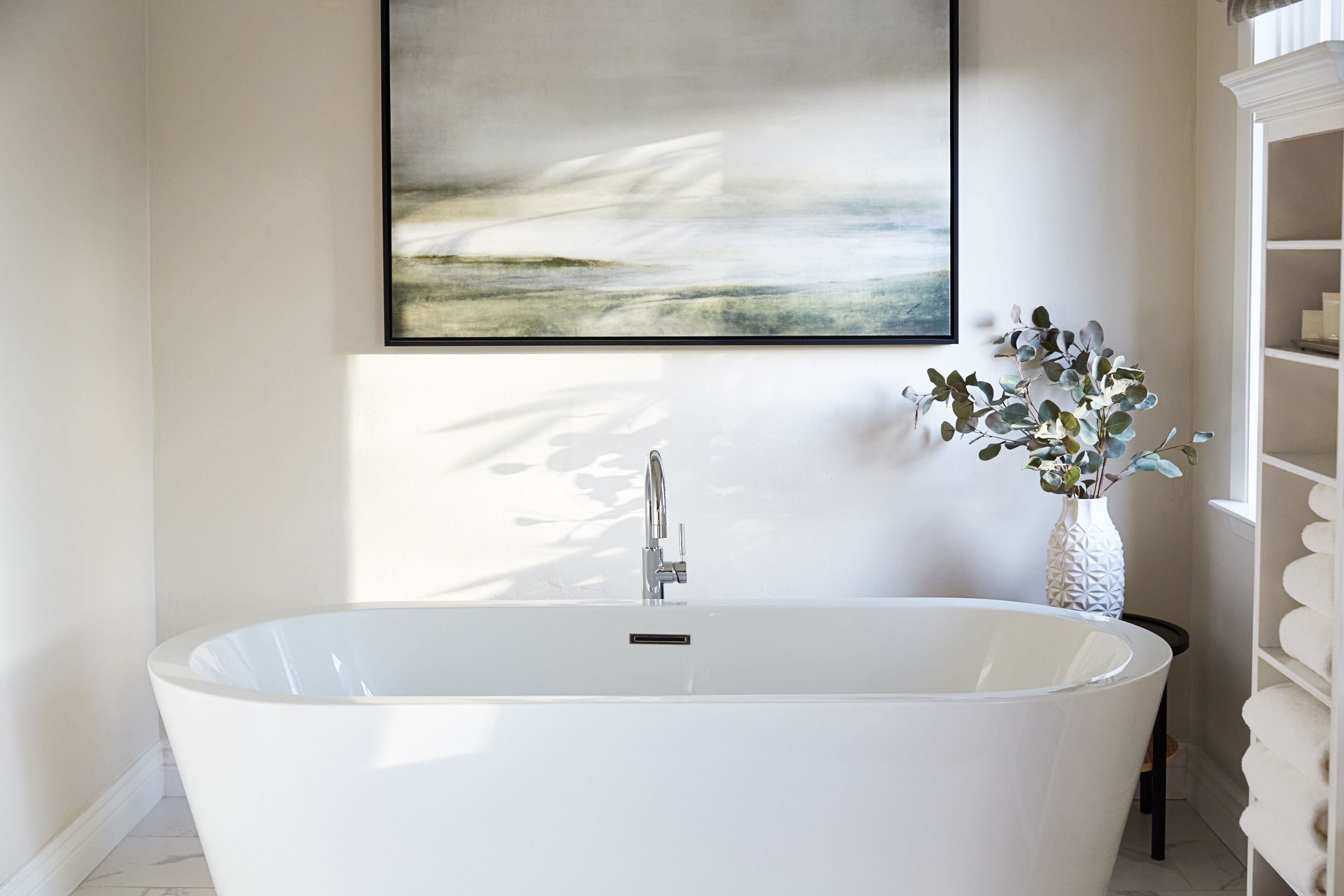 cedar | bathroom | combined shower/bathtub, designer toiletries, hair dryer, bathrobes