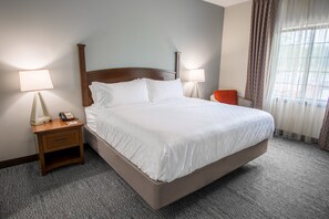 In-room safe, desk, iron/ironing board, free WiFi - Staybridge Suites Kansas City - Independence by IHG (Independence)