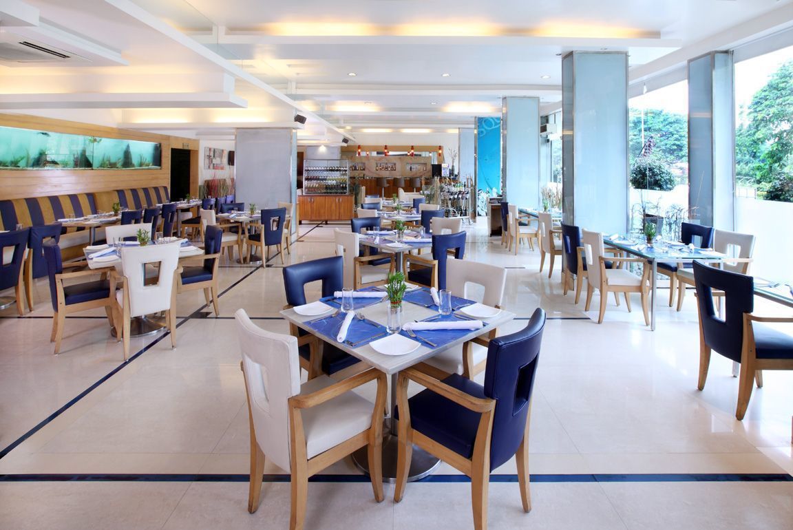 Se sirven almuerzos y cenas, cocina fusión