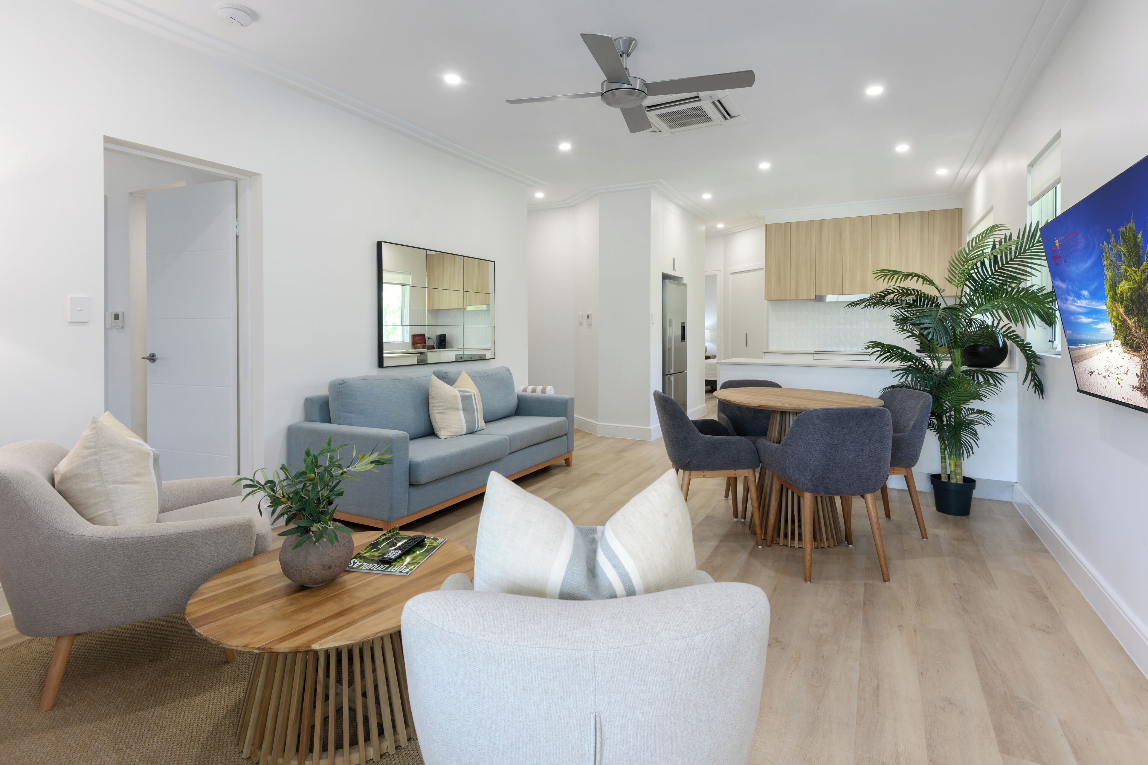 superior apartment | living area | flat-screen tv, dvd player