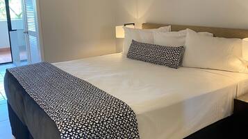 In-room safe, soundproofing, iron/ironing board, free WiFi