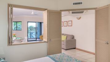 Standard Room, 1 Bedroom | In-room safe, soundproofing, iron/ironing board, free WiFi