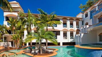 Outdoor pool, pool loungers