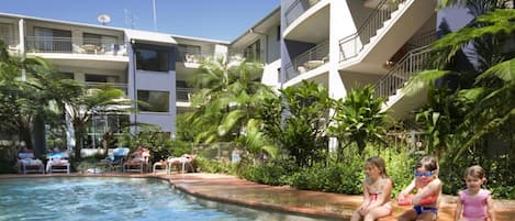 2 outdoor pools, pool loungers
