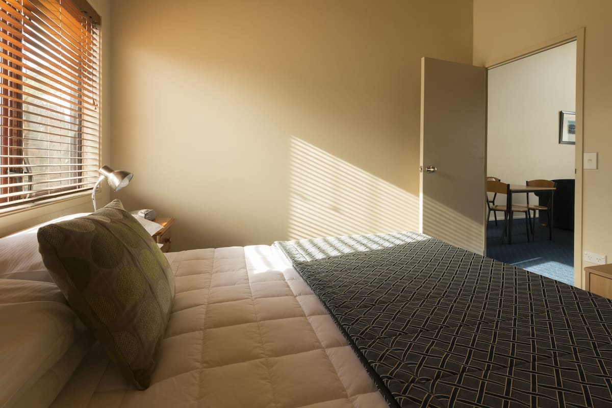 1 bedroom, premium bedding, blackout drapes, soundproofing