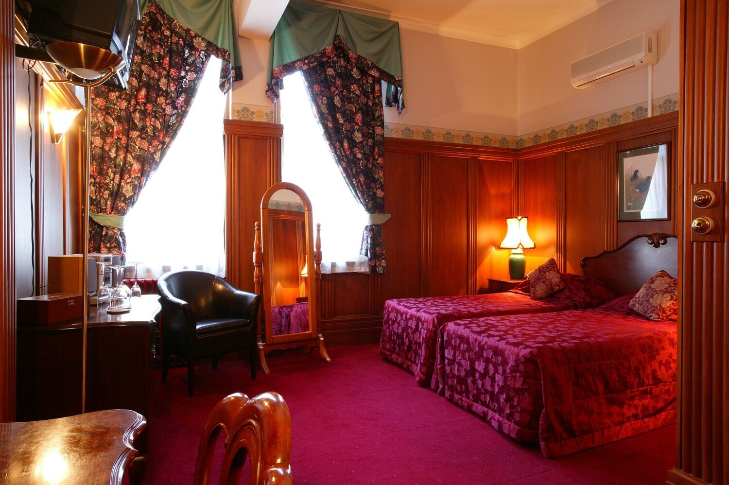 luxury double room, 1 queen bed | 1 bedroom, egyptian cotton sheets, premium bedding, memory-foam beds