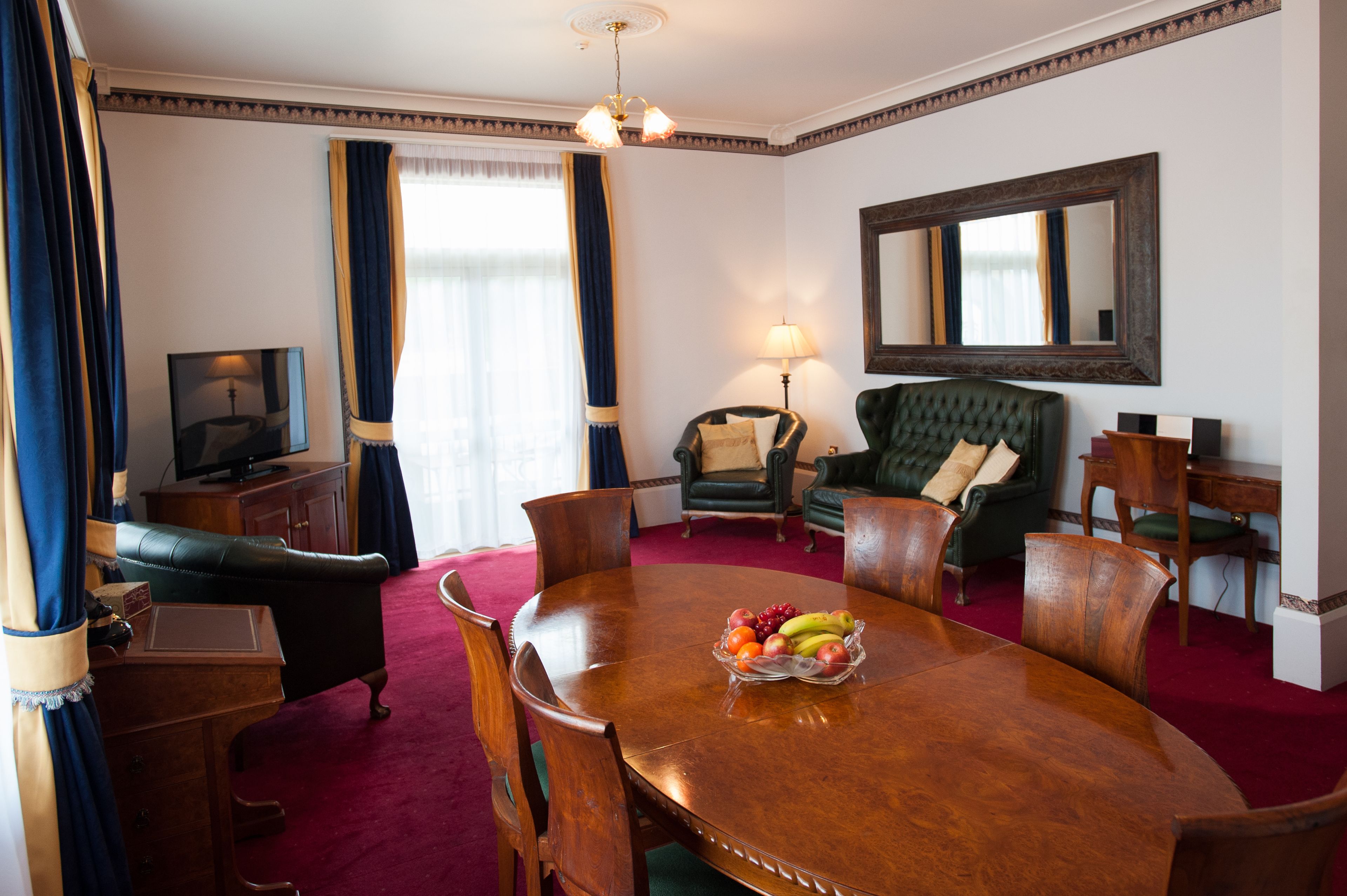 Vice Regal Suite | Living area | 32-inch flat-screen TV with digital channels, TV, books