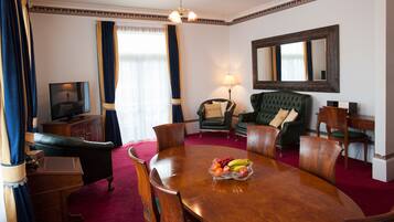 Vice Regal Suite | Living area | 32-inch flat-screen TV with digital channels, TV, books