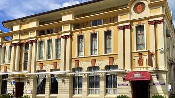 Experience the charm of The County Hotel, located on Wine Street, with its classic facade and inviting outdoor seating area.