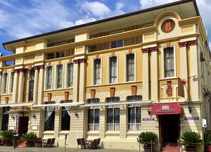Front of property - The County Hotel (Napier)