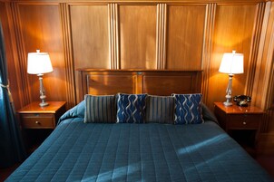 Superior Double Room, 1 King Bed, Jetted Tub | Egyptian cotton sheets, premium bedding, memory foam beds, minibar