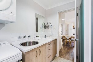 Deluxe Villa, 2 Bedrooms, Patio, Garden View | Bathroom | Hair dryer, towels, soap, shampoo