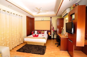Phòng Suite Business, 1 giường cỡ queen