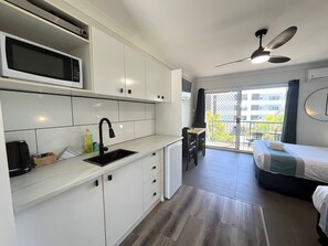 Familiekamer, balkon | Verduisterende gordijnen, een strijkplank/strijkijzer, beddengoed