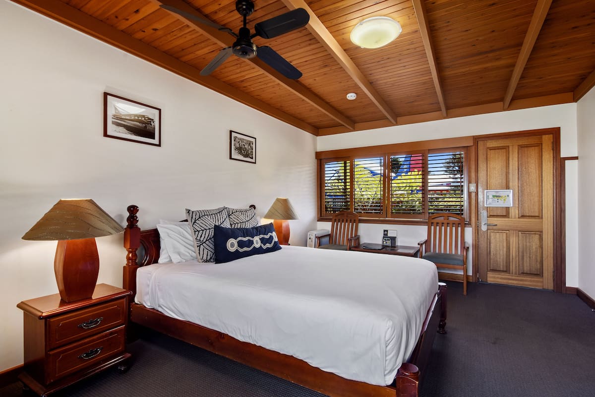 Standard Double Room | 1 bedroom, iron/ironing board, free WiFi, bed sheets