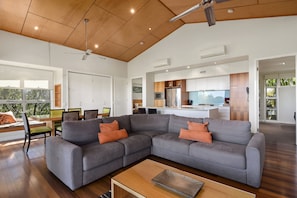 Living room - O'Reilly's Rainforest Retreat (O'reilly)
