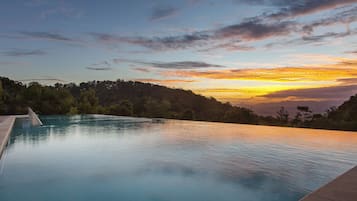 2 outdoor pools