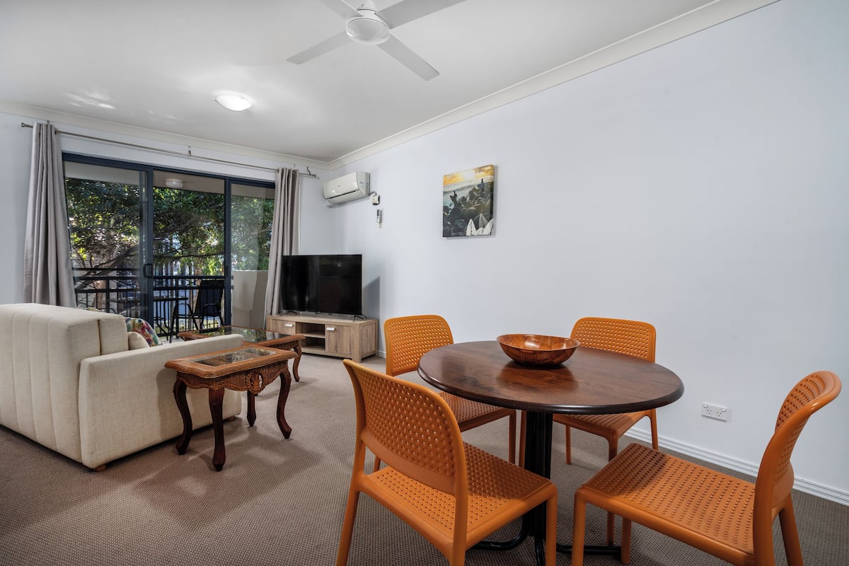 1 Bedroom Apartment | Living area | Flat-screen TV