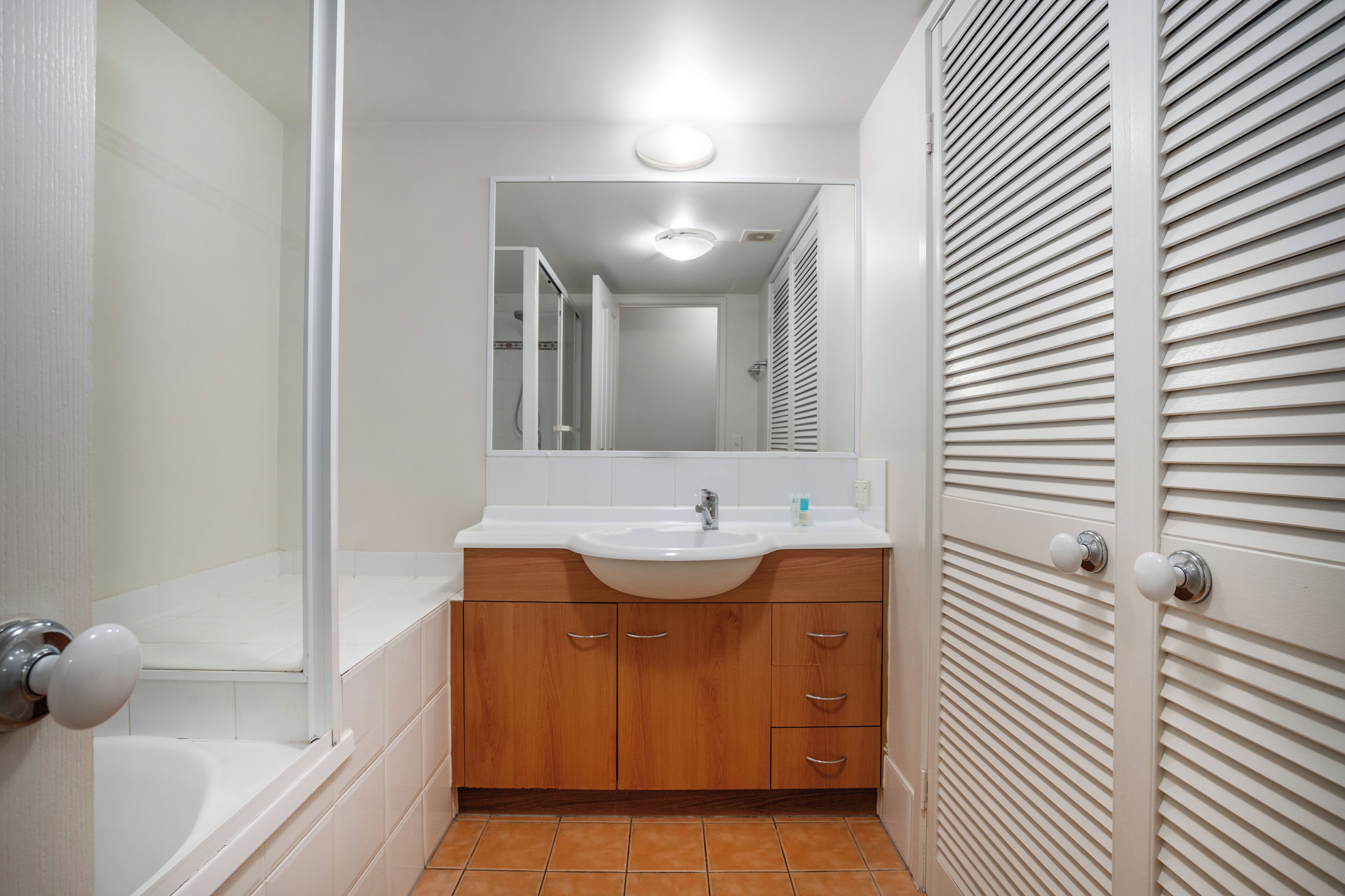 2 bedroom apartment | bathroom | combined shower/bathtub, hair dryer, towels