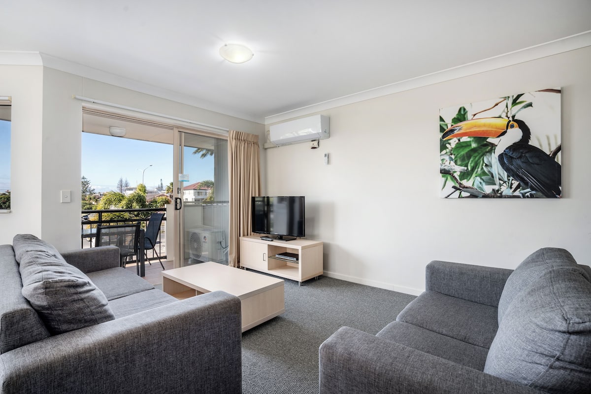 2 Bedroom Superior Apartment | Living area | Flat-screen TV