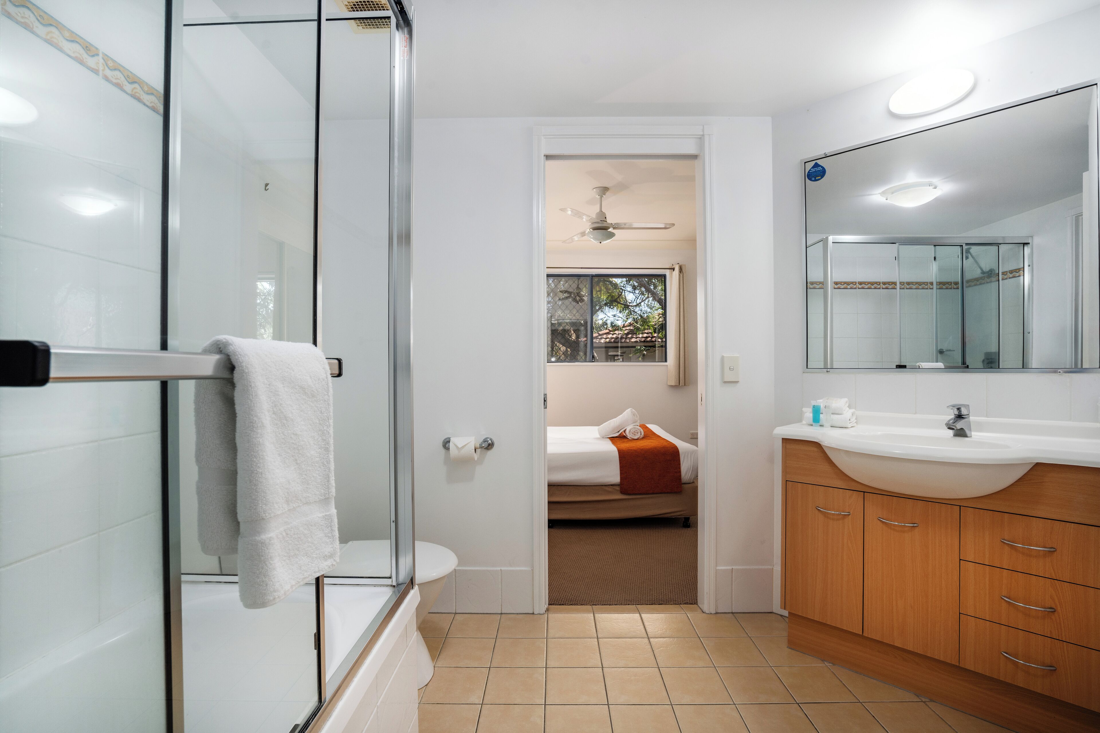 1 bedroom apartment | bathroom | combined shower/bathtub, hair dryer, towels