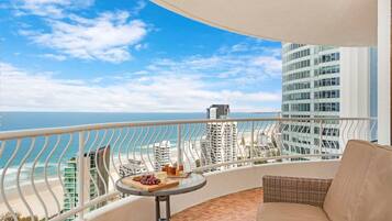 2 Bedroom High Ocean View | Balcony view