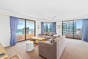 2 Bedroom Ocean View | Living room