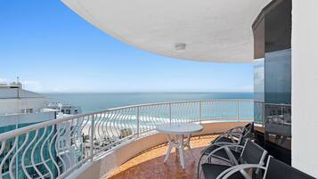 2 Bedroom Ocean View | Balcony view