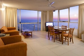 One Bedroom Beachfront | Living area