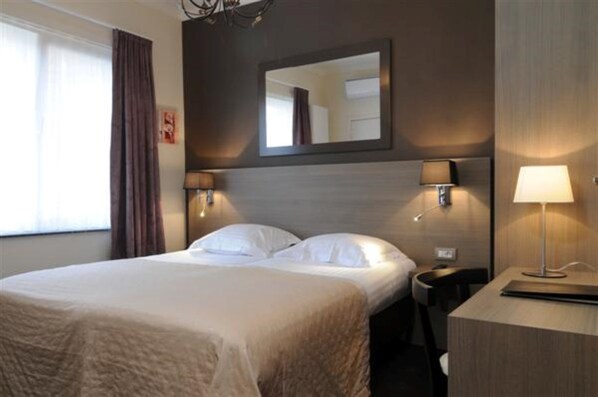 Literie de qualité supérieure, coffres-forts dans les chambres, bureau