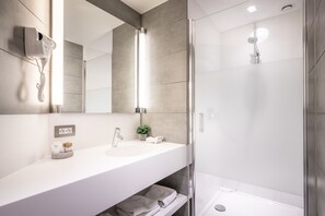 Standard Double or Twin Room | Premium bedding, in-room safe, desk, blackout drapes - Hotel Albert I (Bruges)