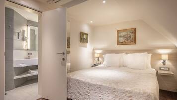 Standard Double or Twin Room | Premium bedding, in-room safe, desk, blackout drapes
