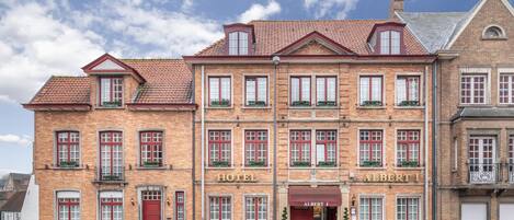 Mặt tiền nơi lưu trú