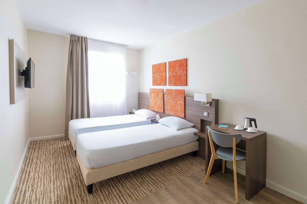 Habitación estándar, 2 camas individuales | Ropa de cama de alta calidad, cortinas opacas, cunas gratuitas