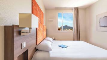 Standardzimmer, 1 Doppelbett | Hochwertige Bettwaren, VerdunkelungsvorhÀnge, kostenlose Babybetten