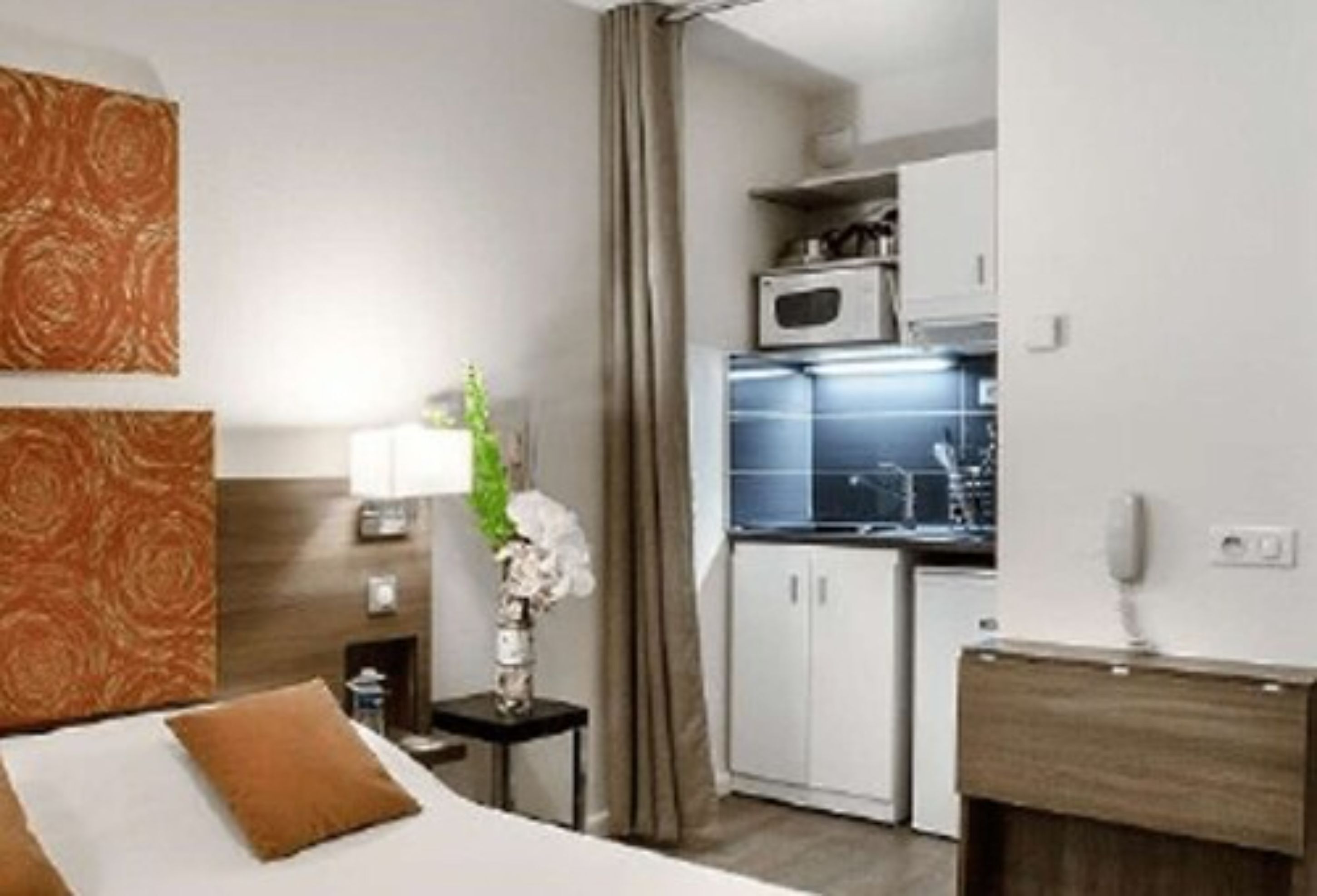 standard room, 2 single beds | private kitchen | fridge, microwave, stovetop, coffee/tea maker