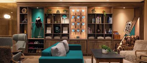 Lobby lounge